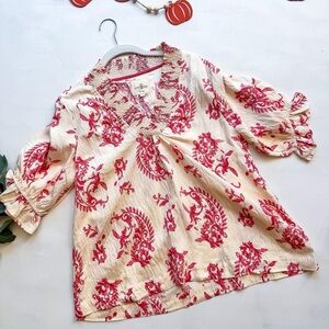 🆕 NWT Umgee Cream Blouse with Raspberry Floral Design
